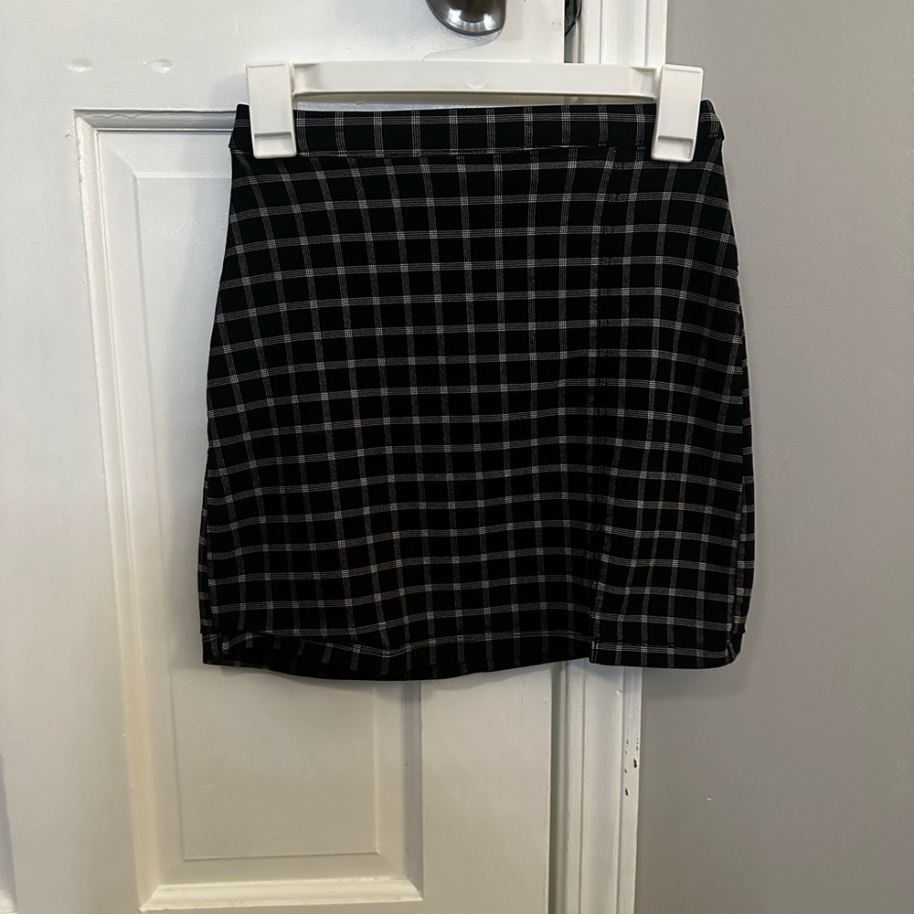 Hollister Ultra High-Rise Mini skirt Black and White plaid Size XS